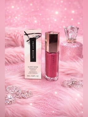 Fenty Beauty Gloss Bomb Universal Lip Luminizer — RIRI